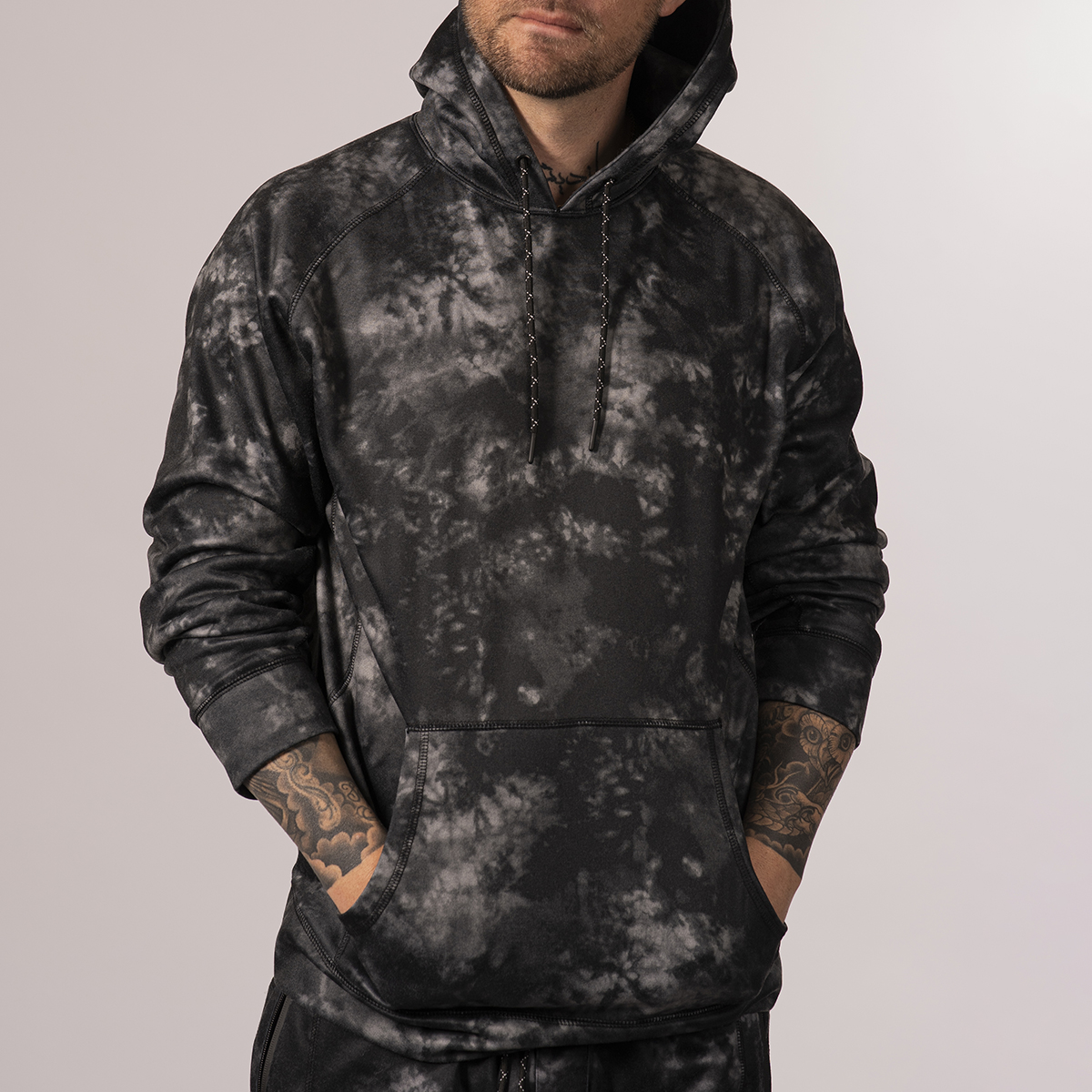 BLACK TIE DYE