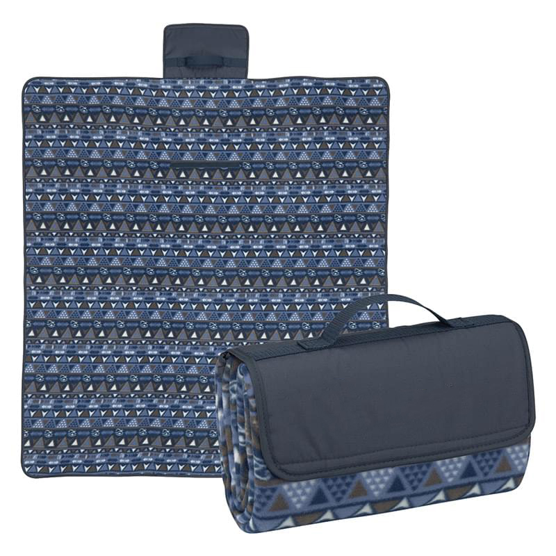 Easily foldable roll - up water resistant blanket 1